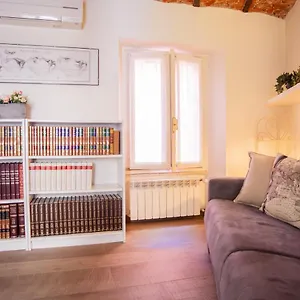 https://via-alfieri-15-vecchie-atmosfere.italymilanhotels.net