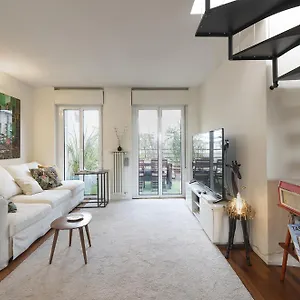 https://amazing-design-apartment-with-terrace-in-navigli.italymilanhotels.net